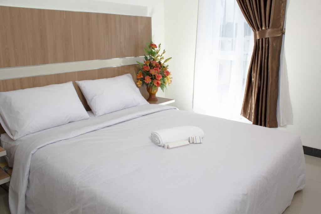 Hotel Royal Manado Exterior photo