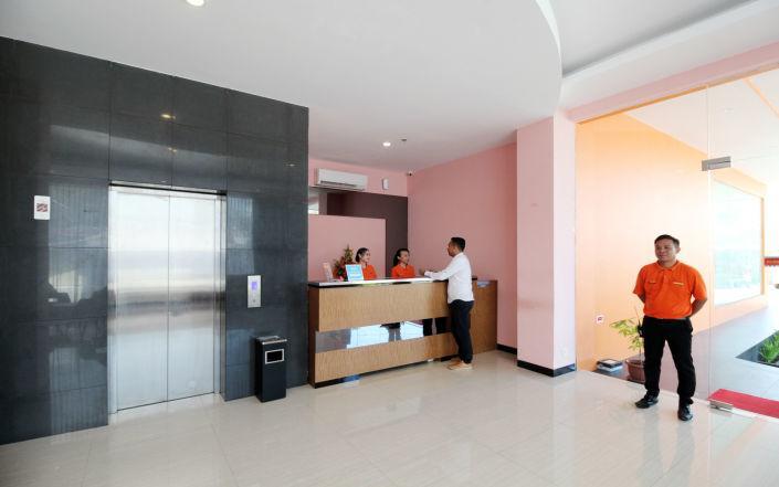 Hotel Royal Manado Exterior photo