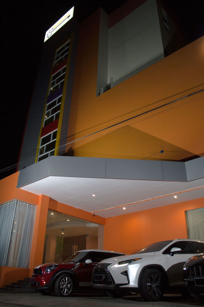 Hotel Royal Manado Exterior photo