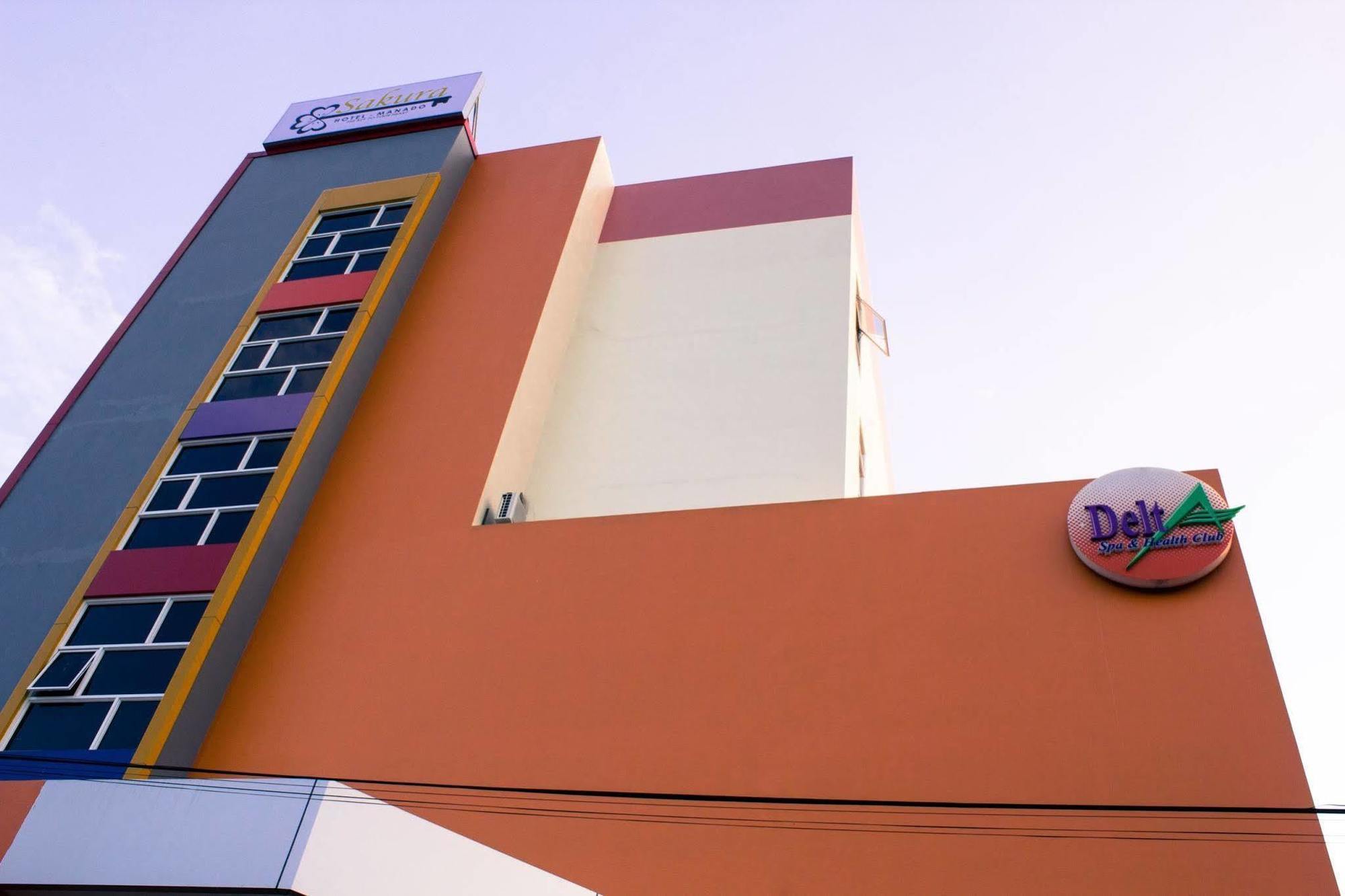 Hotel Royal Manado Exterior photo