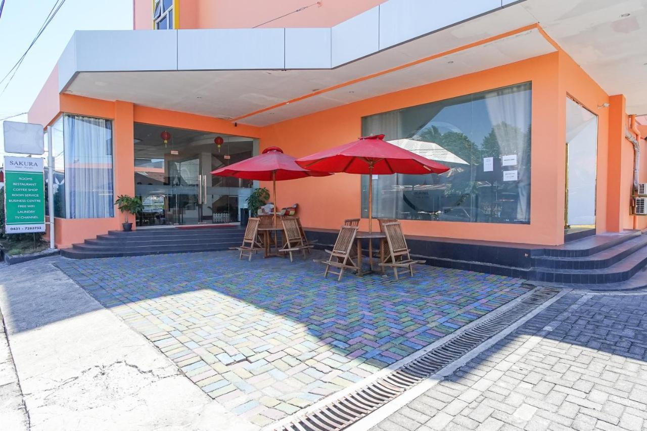 Hotel Royal Manado Exterior photo