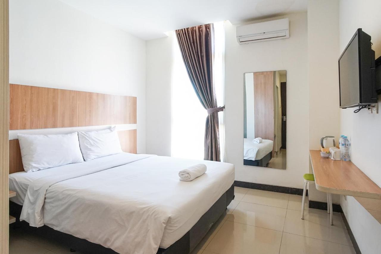 Hotel Royal Manado Exterior photo