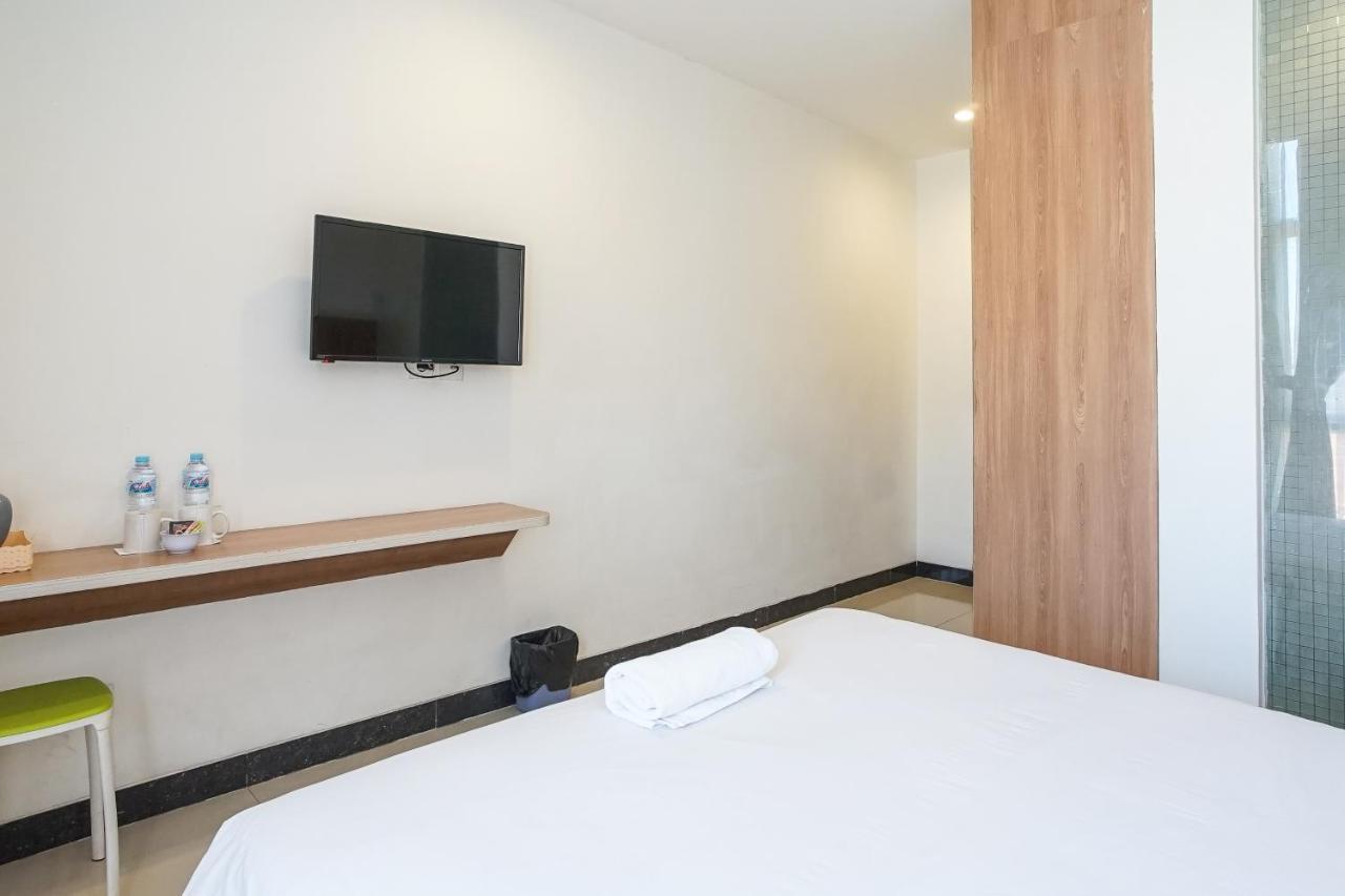 Hotel Royal Manado Exterior photo